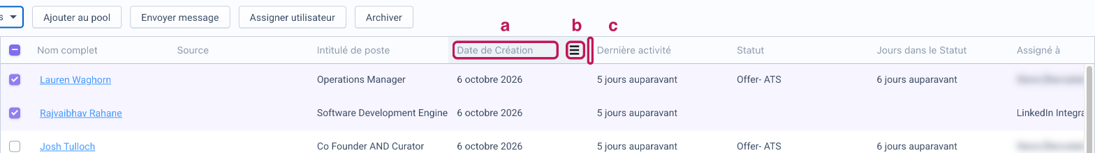 En-tête de colonne Date de Création avec le libellé (a), l’icône à trois lignes (b) et le bord de redimensionnement (c)