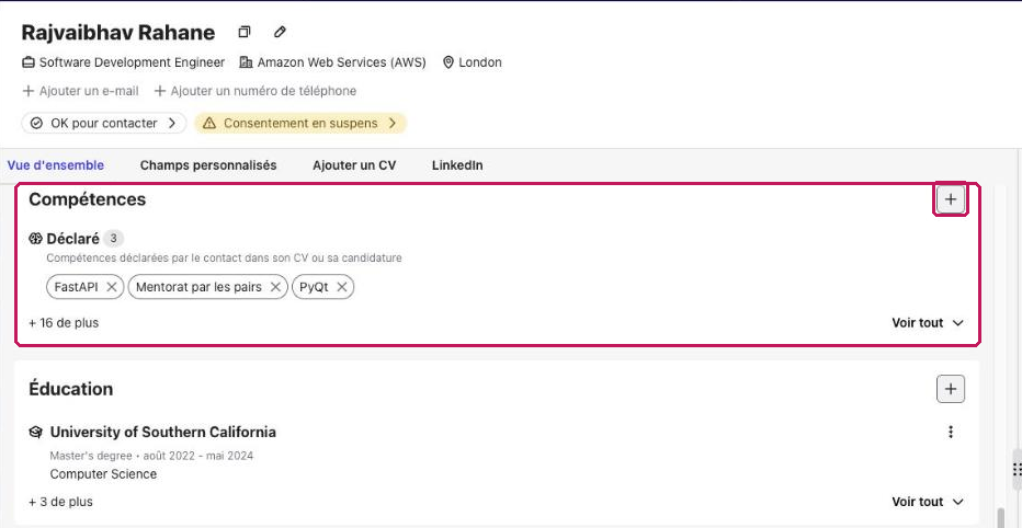 Profil d'un contact avec la section « Compétences » et le bouton « + » encadrés